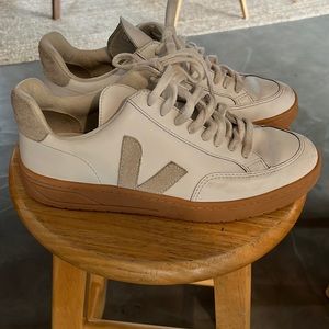 Veja Campo in good condition!